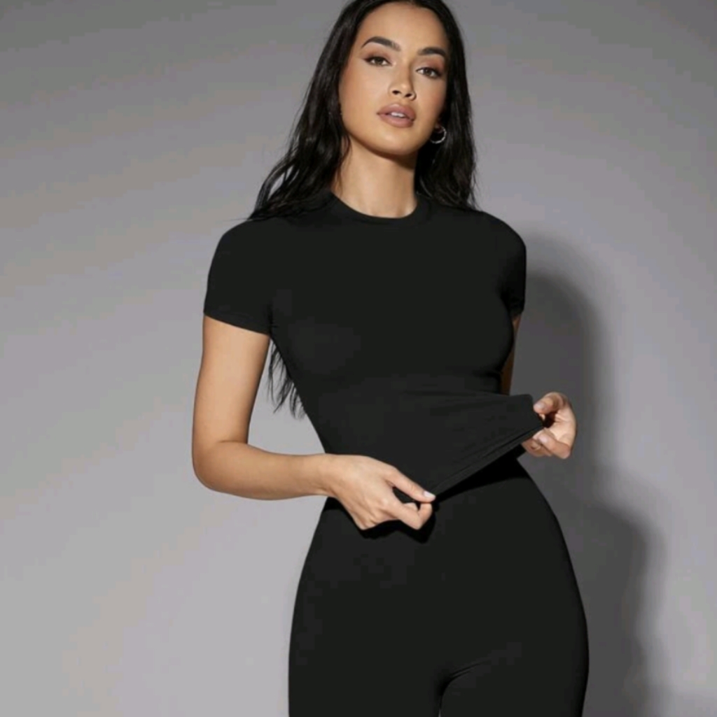 New Black Solid Form Fitted Tee